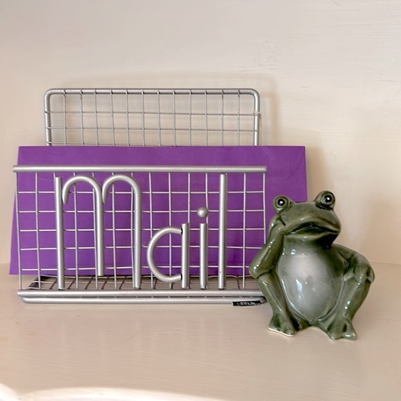 Cutest Frog You’ve Ever Seen Desk Mate Ceramic Windowsill Decor NEW - Picture 1 of 8